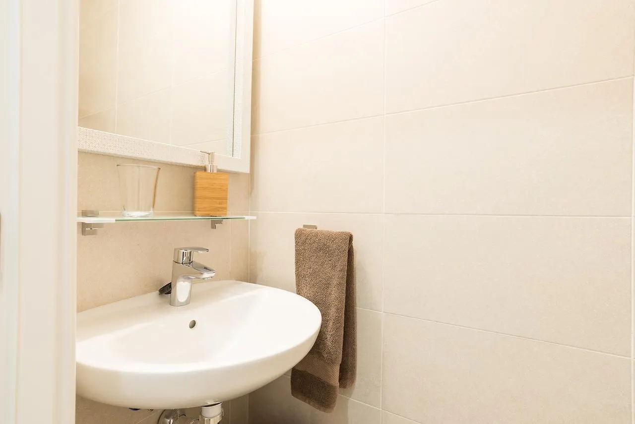 Del Parque Flats Alamos Parrot Apartment Malaga Spain