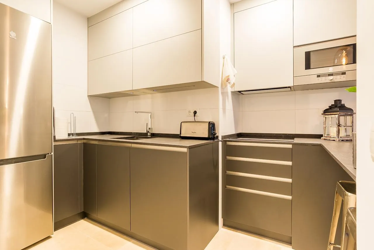 Del Parque Flats Alamos Parrot Apartment Malaga