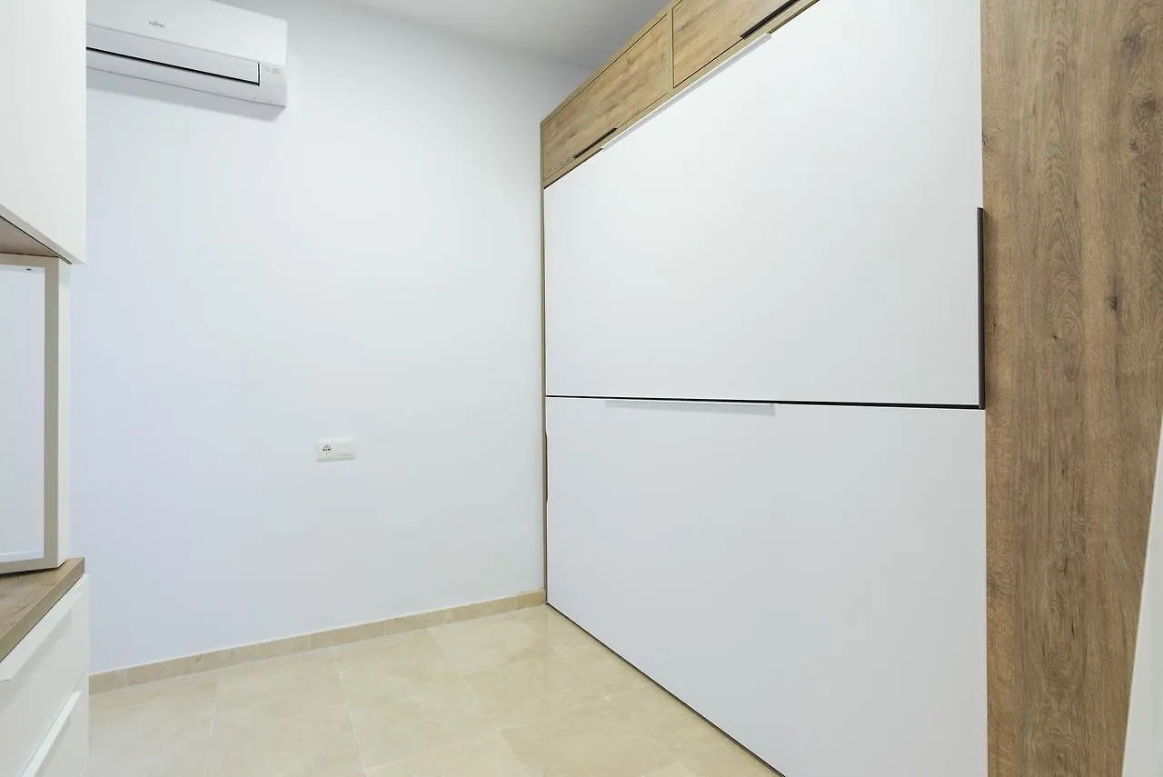 Del Parque Flats Alamos Parrot Apartment Malaga